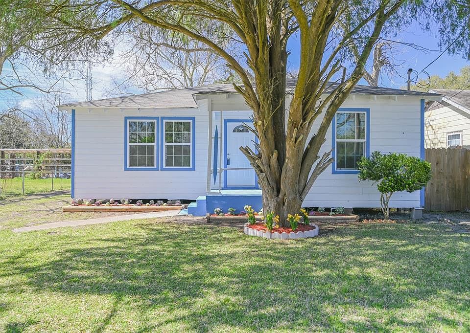 1st image of 305 S Bell Dr