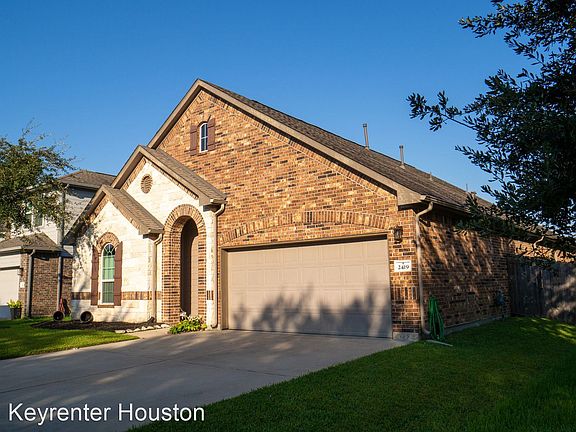 2nd image of 2419 Doral Dr