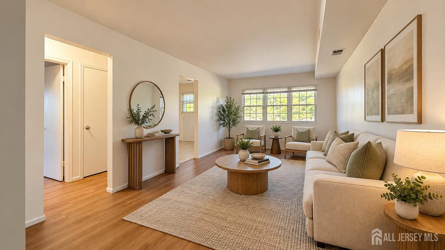 2 bed, 1.0 bath, 884 sqft, $1,900 — Photo 2