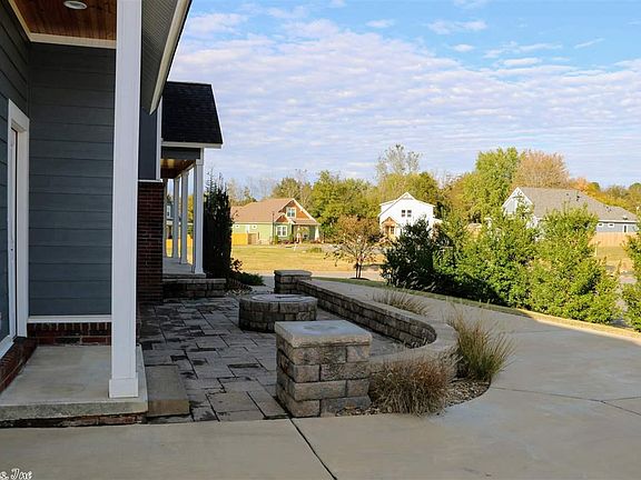 5th image of 1065 Essex Dr