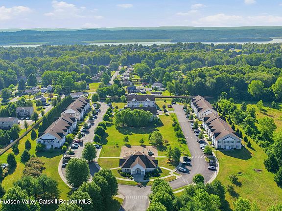 2nd image of 402 Commons Lane