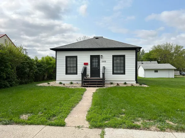 1205 E 2nd Ave, Mitchell, SD 57301