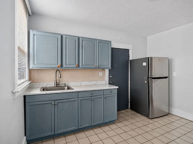 62-64 Sheldon Ter — Photo 3