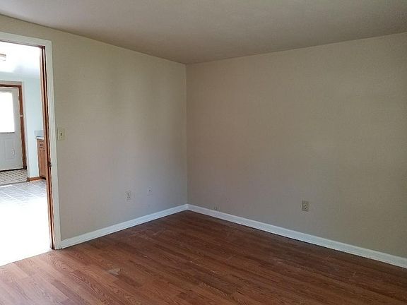 4th image of 1448 Varnell Ave NE