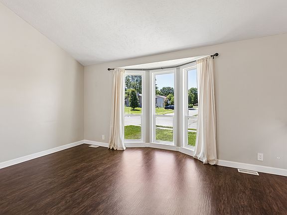 4th image of 6005 N 126th Ave
