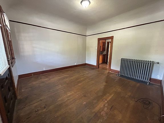 3rd image of 428 SE Byers Ave