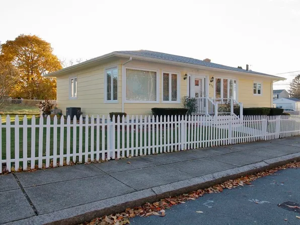 433 Slade St, Fall River, MA 02724