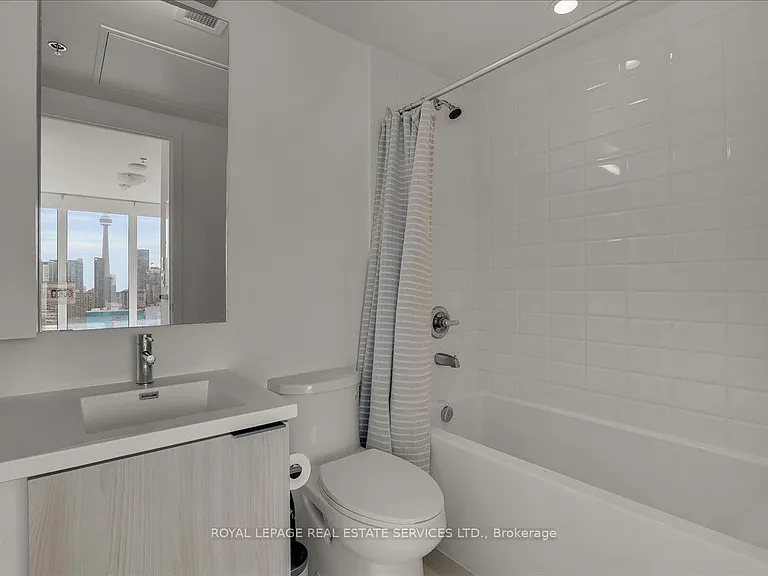 203 College St #2209 — Photo 21