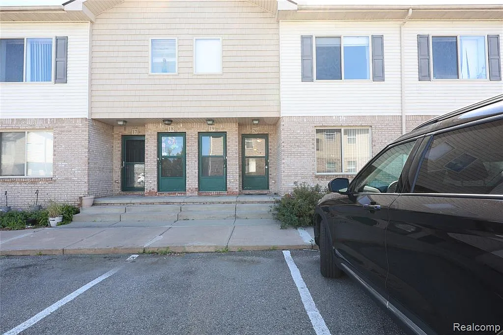 2 bed, 2.0 bath, 2150 sqft, $1,300 — Photo 1