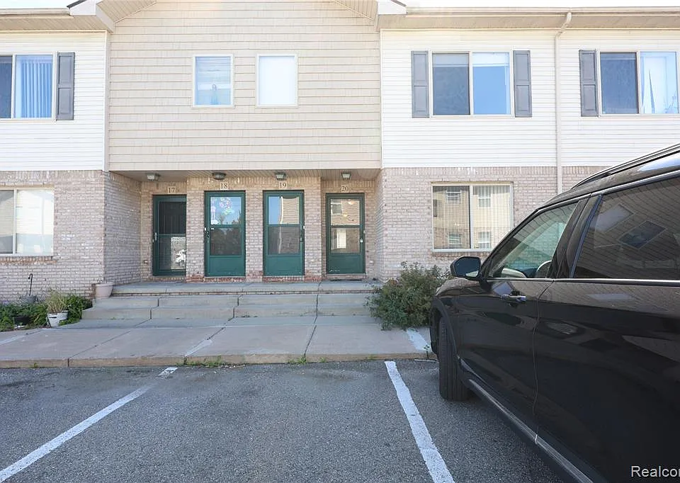 20 Eden Park Dr