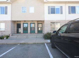20 Eden Park Dr, Dearborn Heights, MI 48127