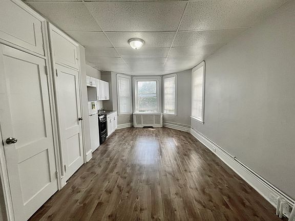 4th image of 1230 W Allegheny Ave #2R