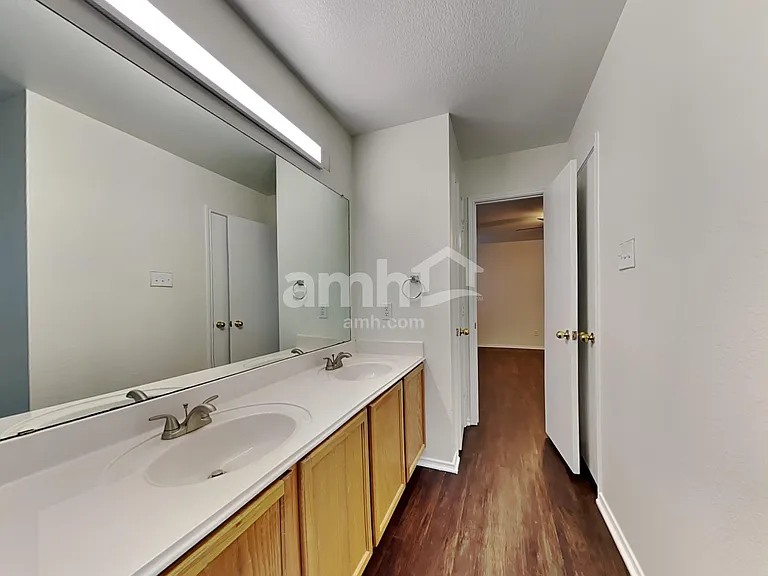 9749 Parkmere Dr — Photo 11