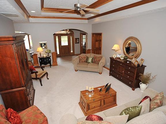 3rd image of 1667 Belleflower Ct