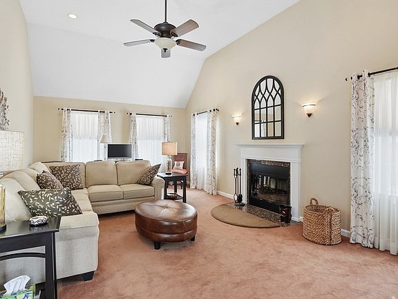 3rd image of 110 Pondview Rd