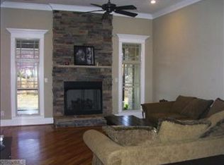 1298 Emperor Ln, Kernersville, NC 27284