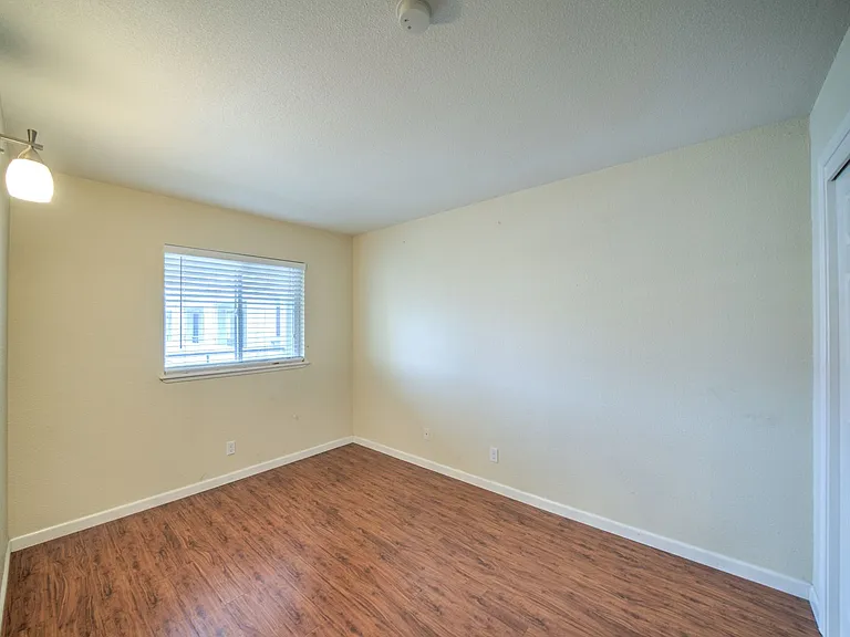 530 24th Street — Photo 8