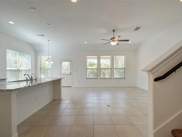 113 Meadow Wood Cv — Photo 8