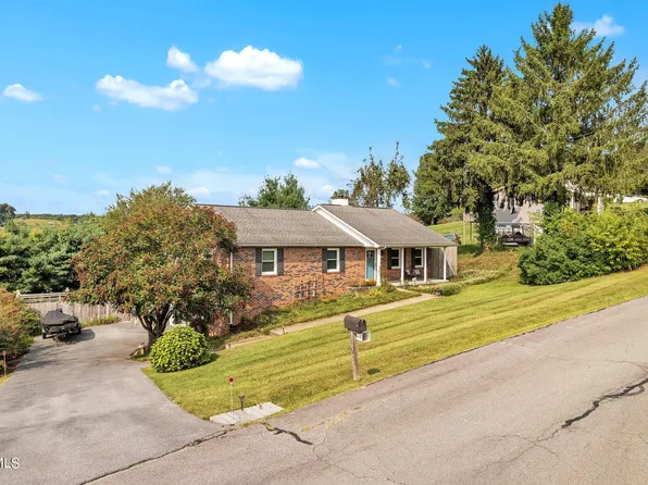 1103 SW Panorama Dr, Abingdon, VA 24210