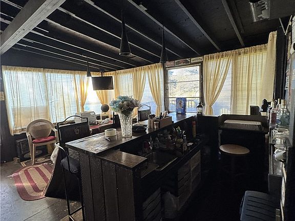 2nd image of 742 Glen Eden Rd