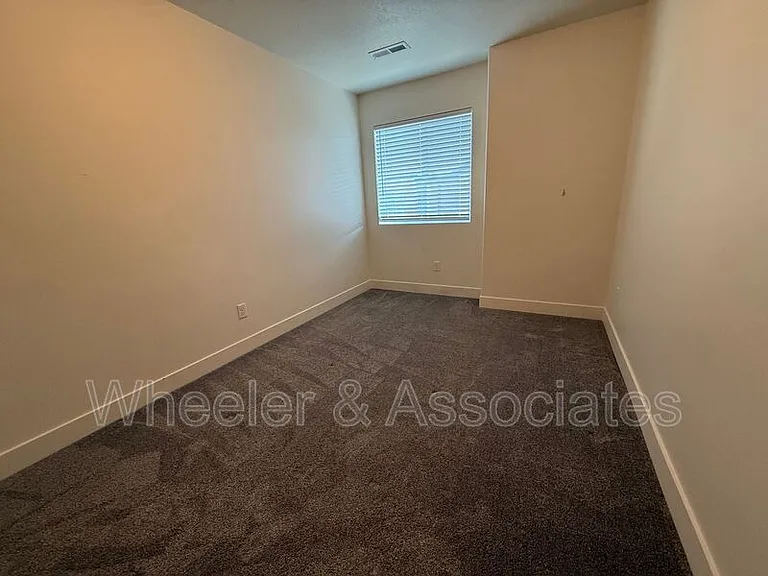 1294 E 1640 S — Photo 12