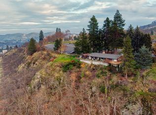 105 W Scenic Dr, The Dalles, OR