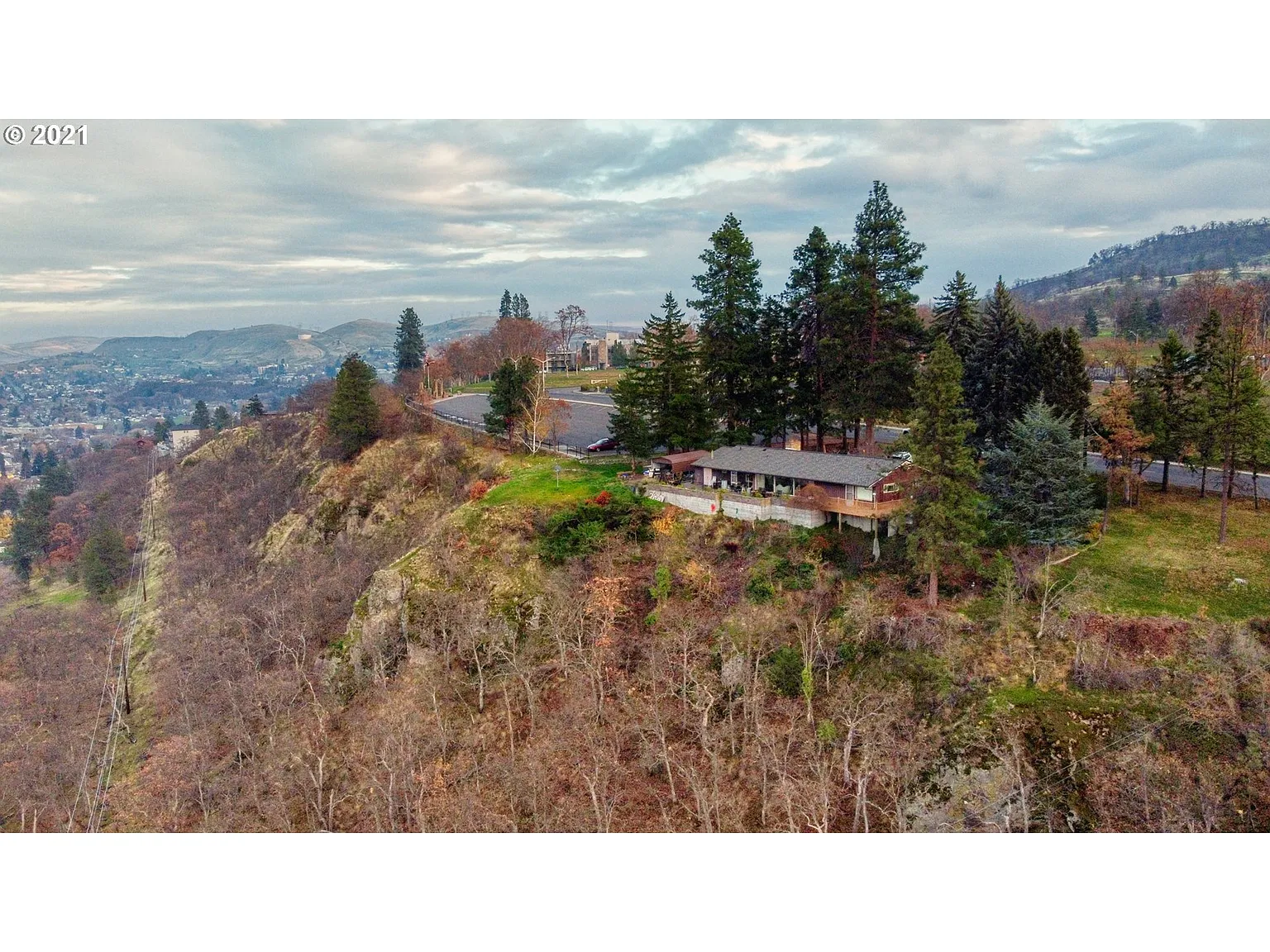 105 W Scenic Dr photo 1