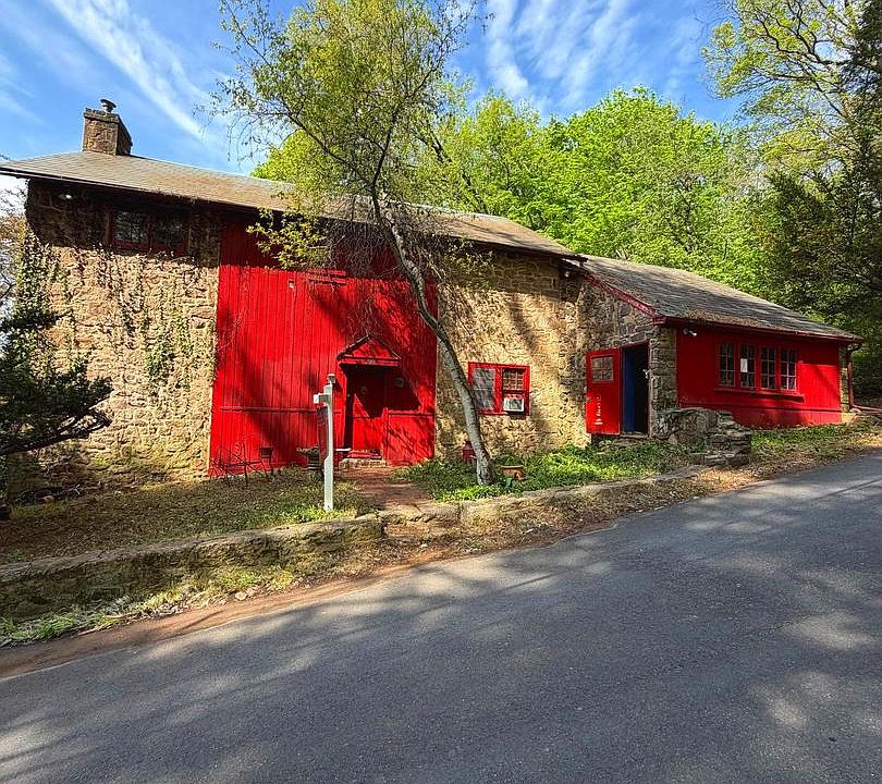 1st image of 2911 Comfort Rd