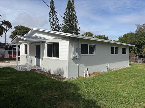 3rd image of 836 SW 2ND TERRACE