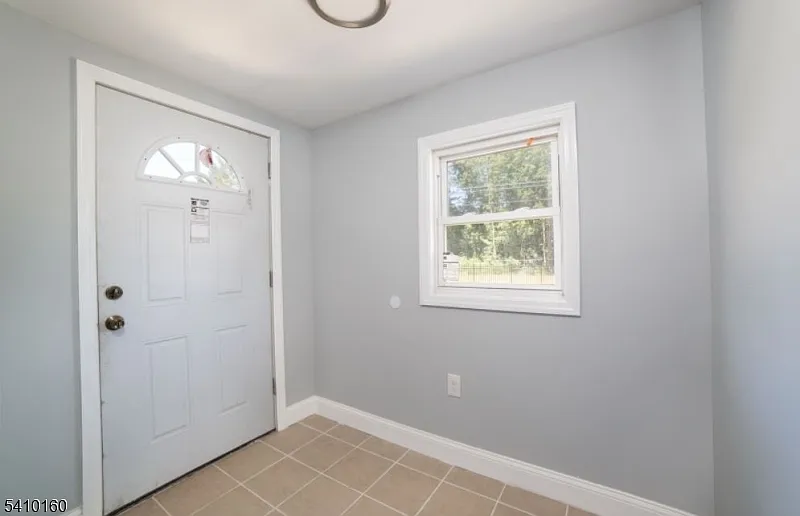 3 bed, 1.5 bath, $2,750 — Photo 2