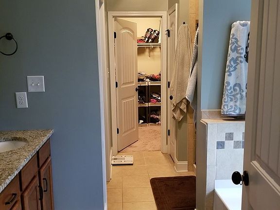 5th image of 1160 Henry Place Blvd