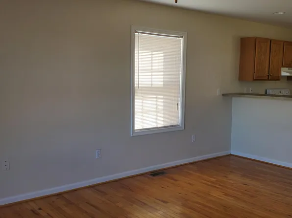 1500 4th St #B, Waynesboro, VA 22980