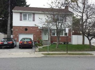 58 Kingston Ave, Hicksville, NY 11801