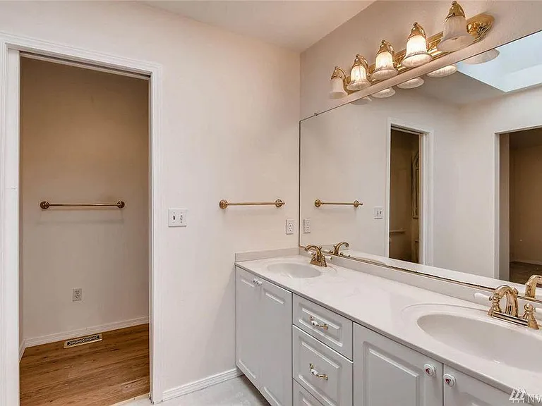 4118 209th Pl NE — Photo 11