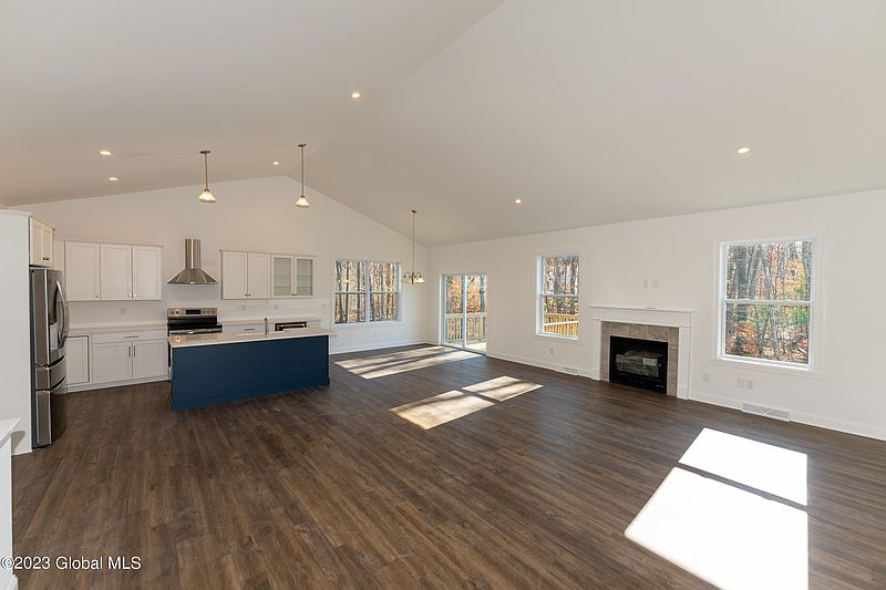 4th image of 4 Aspen Drive