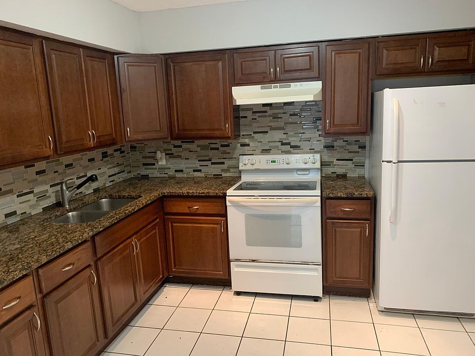 1st image of 825 Truman St Unit 1