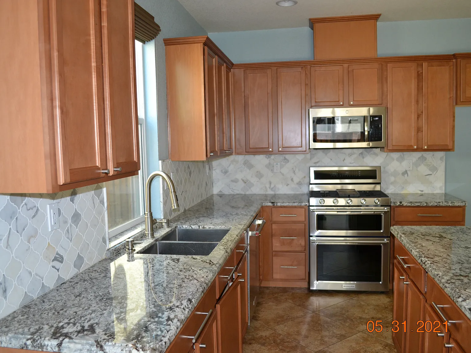 3 bed, 2.5 bath, 1986 sqft, $4,000 — Photo 4