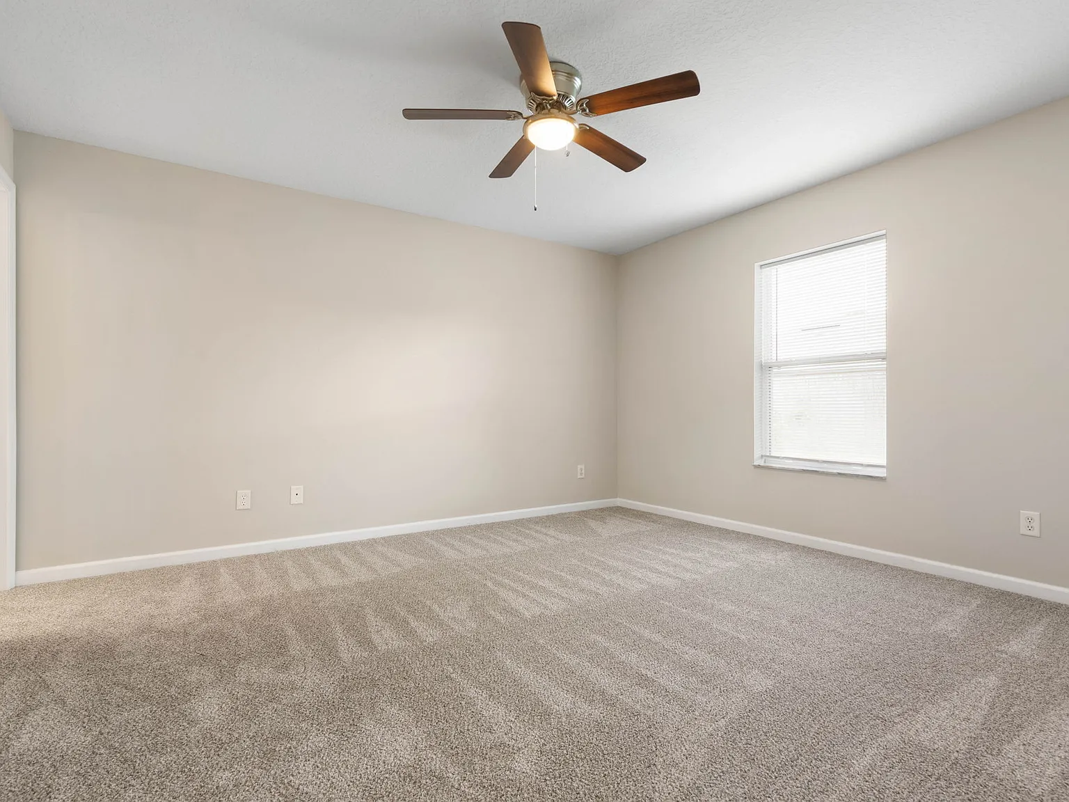 3 bed, 1300 sqft, $1,675 — Photo 2