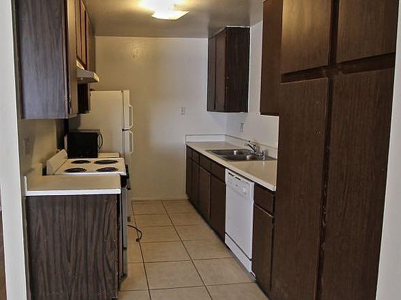 3rd image of 24553 Canada St
