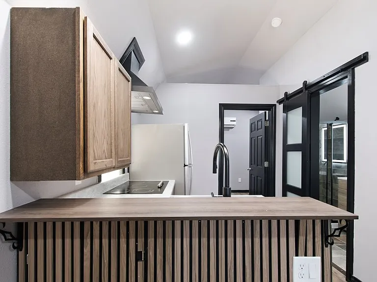 210 N Jackson St #B — Photo 6