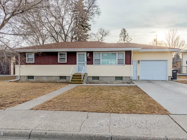 1406 Central Dr, Mandan, ND 58554