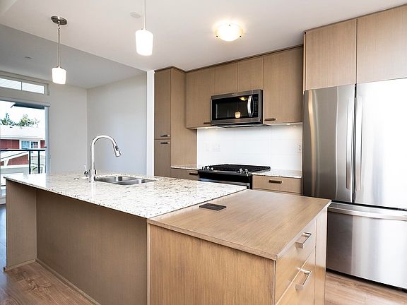 3rd image of 5902 Beachgate Ln