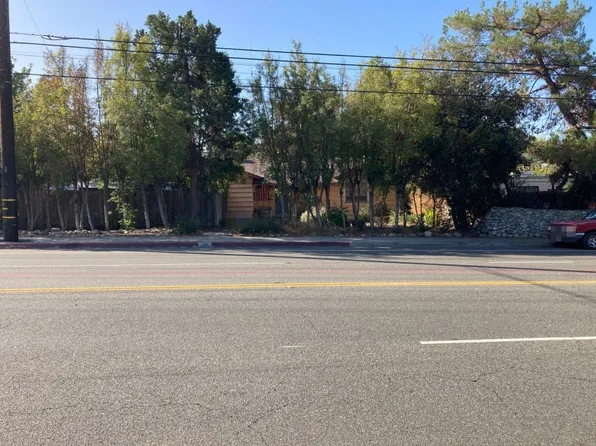 196 E Arrow Hwy, Claremont, CA 91711