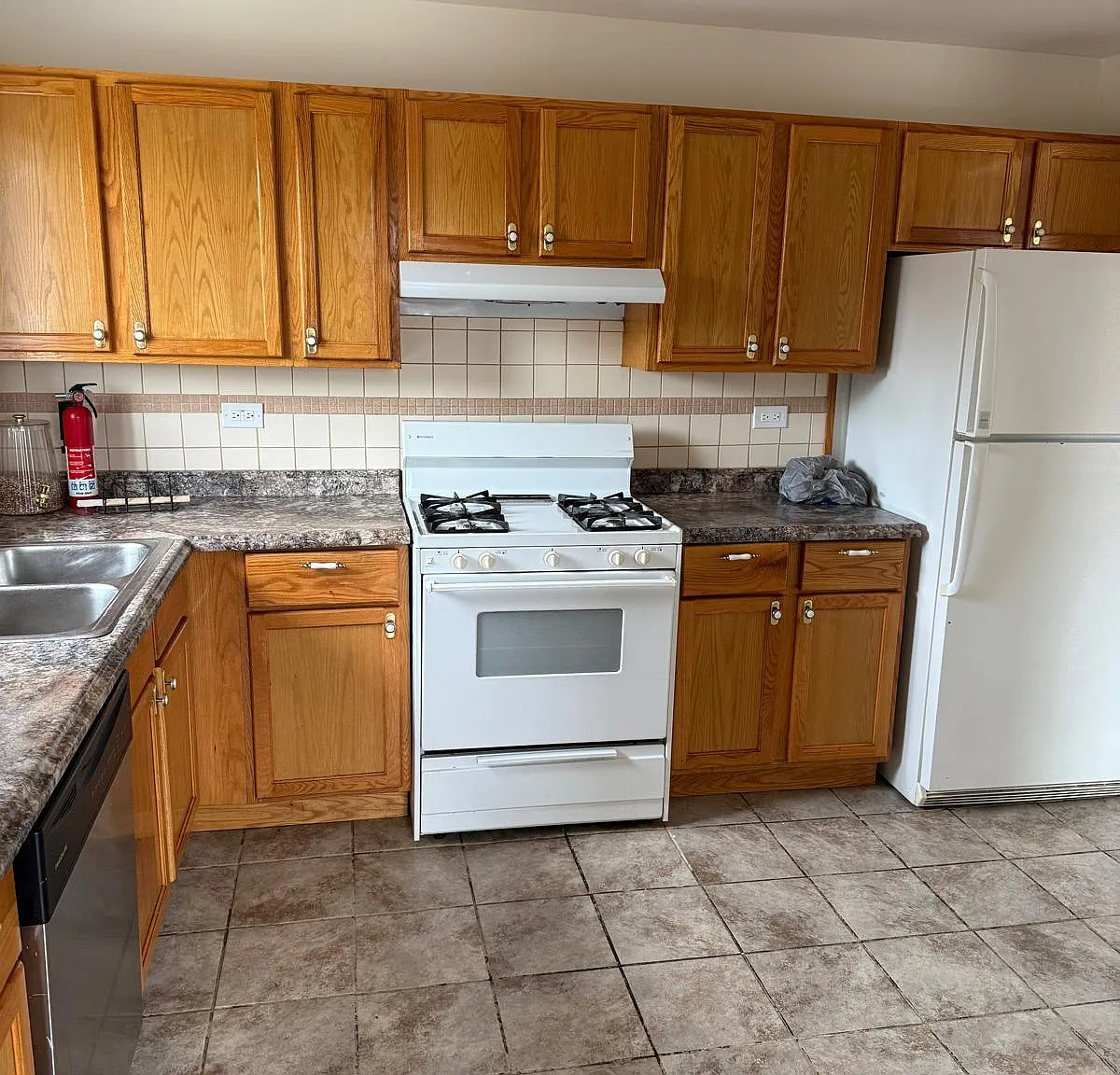 2 bed, 950 sqft, $1,900 — Photo 1