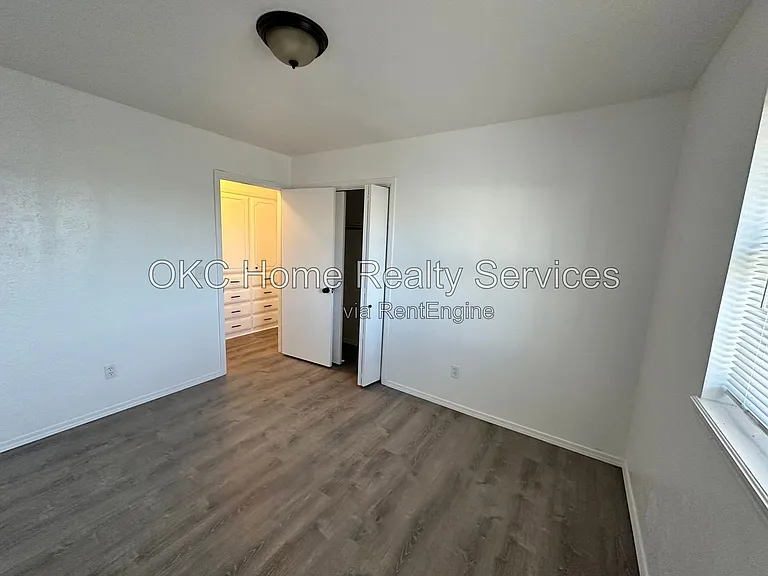 1428 SW 72nd St — Photo 12