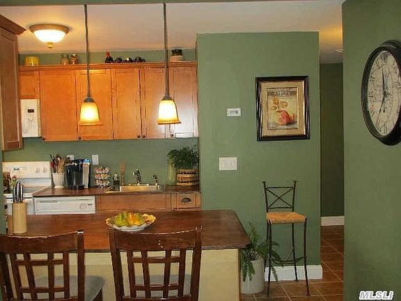 4th image of 1204 Towne House Vlg