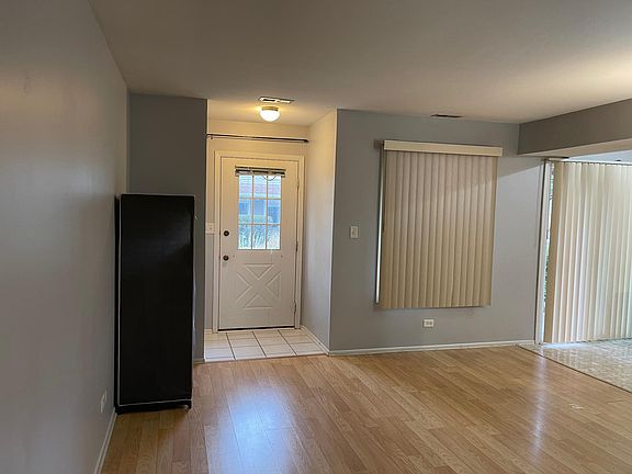 4th image of 464 Stevenson Pl