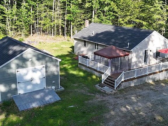 2nd image of 50 NW River Road