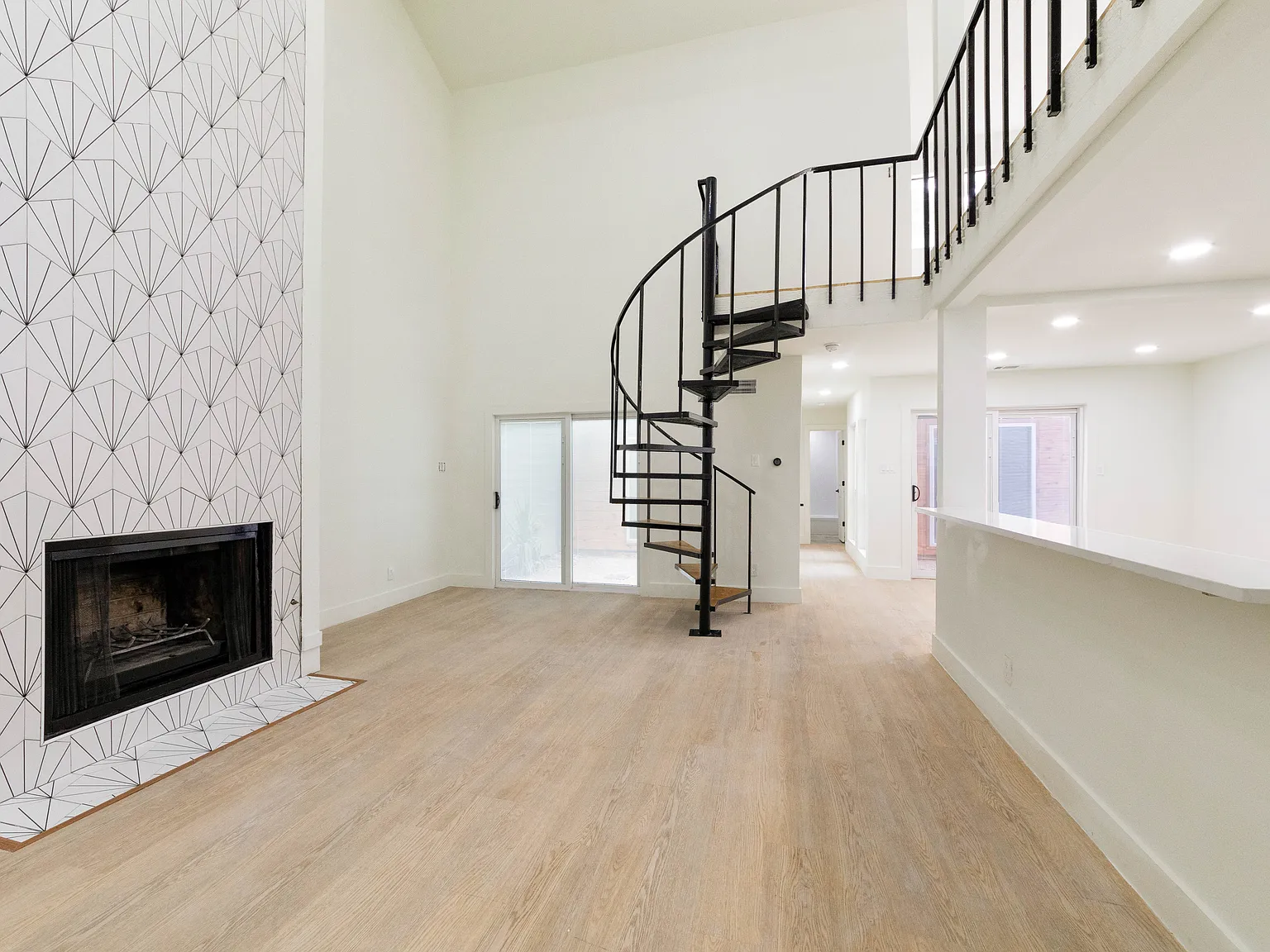2 bed, 1411 sqft, $2,500 — Photo 2