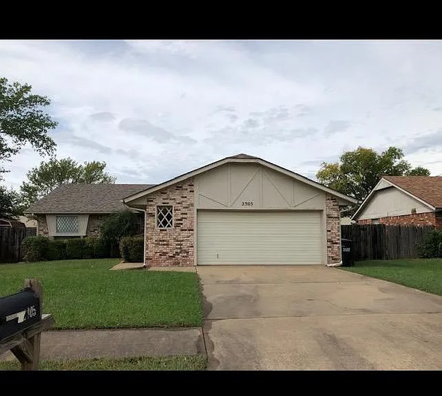 2305 Crystal Dr — Photo 1